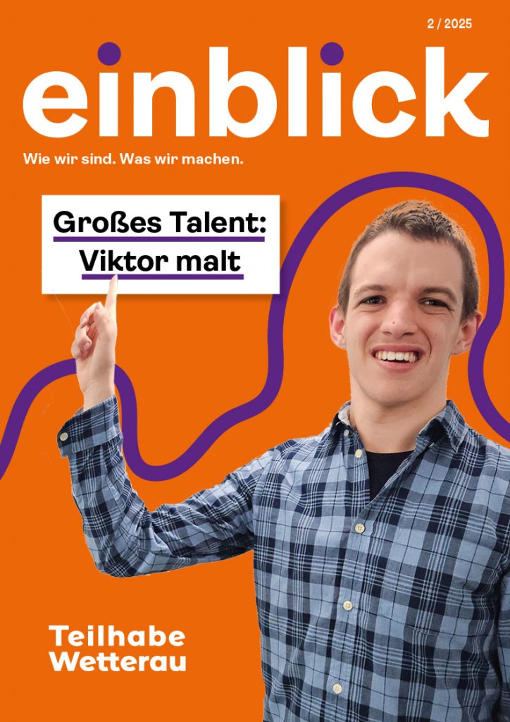 Die Titelseite vom Einblick hat einen orangenen Hintergrund. Oben steht Einblick. Wie wir sind. Was wir machen. Darunter steht die Titelzeile: Großes Talent: Viktor malt. Auf der rechten Seite ist ein junger Mann in einem blaukarierten Hemd, der in die Kamera lacht und mit dem Finger zur Titelzeile zeigt.
