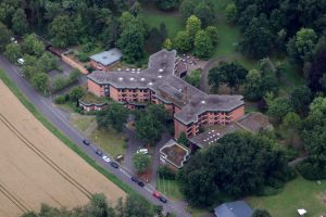 Ein Bild vom Haus am Landgrafenteich von oben