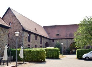 Ein Foto der Schlossscheune in Friedberg von 2024